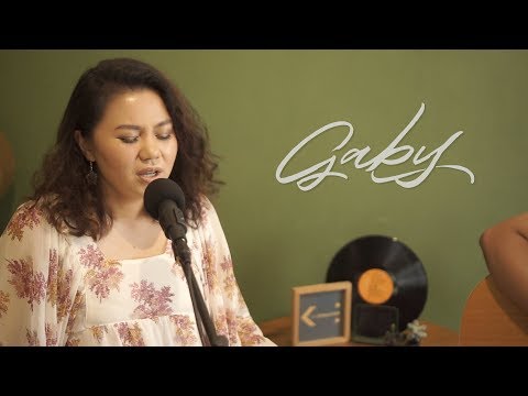 Romansa - Gaby (LIVE from Mr Guan Coffee & Books) | POJOK MUSIK
