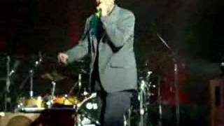 Taylor Hicks sings Heaven Knows in Milwaukee