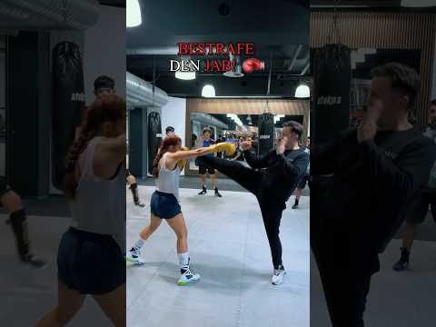 Gegner kommen oft mit Jabs nach vorne. Mladen zeigt eine Technik um dies zu bestrafen🦶#mma
