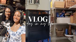 VLOG: PANTRY ORGANIZING + PAINTING OLD FURNITURE + MEETING A NEW FRIEND #paintingforbeginners