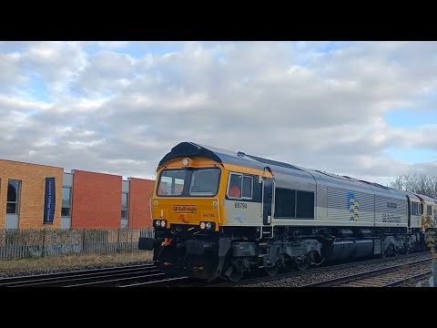 66794 + 66721 passing Oxford (13/04/22)
