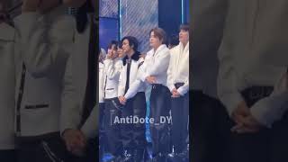 Download lagu Jaehyun put his arm around doyoung's waist? #jaedo 🍑🐰 #doyoung #jaehyun mp3
