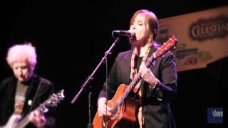 Suzanne Vega - &quot;Luka&quot; (eTown webisode 148)