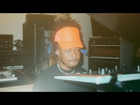 live at 5 | vibing out, making music, sampling the mkrs club