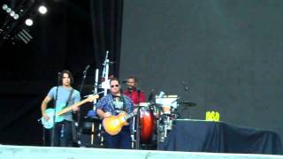 Singing &quot;Love Is On It&#39;s Way&quot; w/ a fan - Jonas Brothers Soundcheck Chula Vista 9-16-10