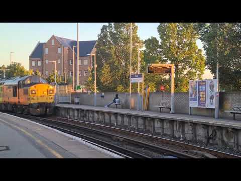 37099 & 37025 at Poole