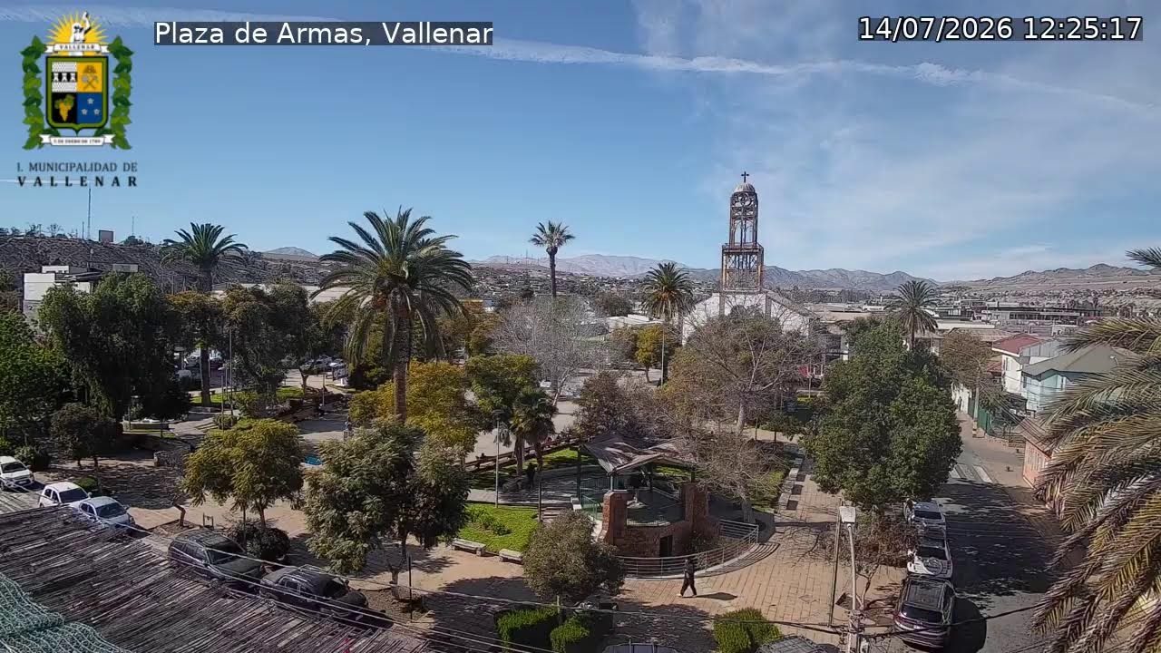 Live webcam view of Plaza de Armas, campanario y palmeras