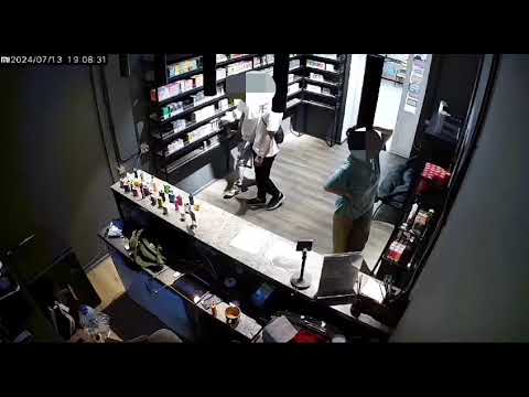 Из магазина украли две электронные сигареты стоимостью 6 тысяч рублей