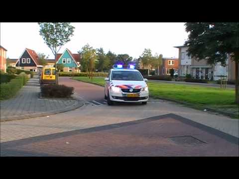Politie Dokkum komt met spoed aan op de Helderstraat