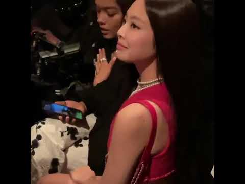 JENNIE at CHANEL’s Spring-Summer 2022 show for Paris Fashion Week!