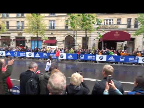 Eliud Kipchoge in last km of Berlin Marathon 2017
