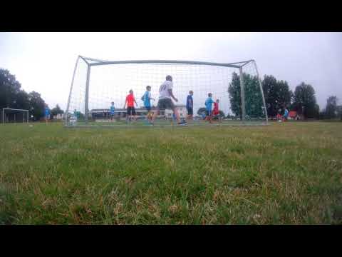 Spieler-Opa der D-Jugend (er hat sich redlich bemüht)