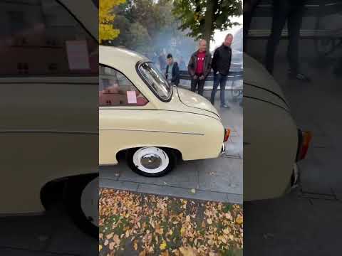 Ach, co za przepiękny dźwięk silnika! I ten zapach 😻 Nostalgia 🤙🏻 #shorts #syrena #2t #automotive