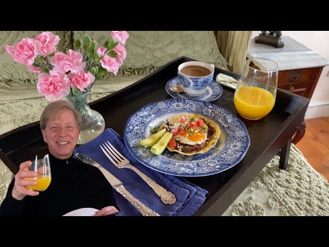 Valentine's Vlog: Arranging Flowers, Making Huevos Rancheros