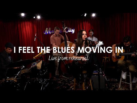 Sierra Hull - "I Feel The Blues Moving In" (Del McCoury Band Cover)