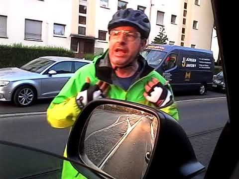 Frankfurt am Main verrückter gefährlicher bewaffneter radfahrer Pöbelt jeden 2.autofahrer an