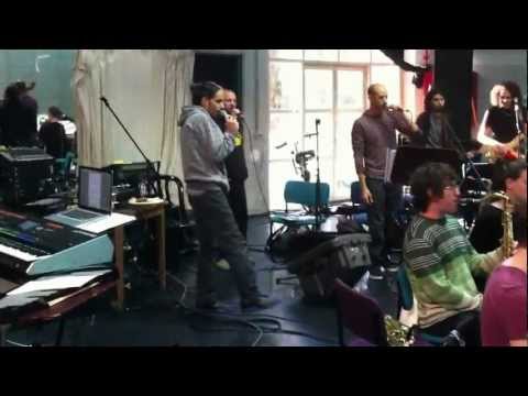 הדג נחש ותזמורת המהפכה - הסלון של סלומון