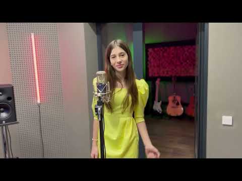 Adelia Perciun - Galbenă Gutuie