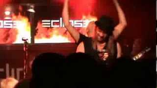 01 Wylde one + Ain't Dead Yet