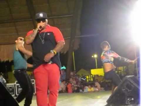 Mr. Saik en vivo con su éxito "Bonito"