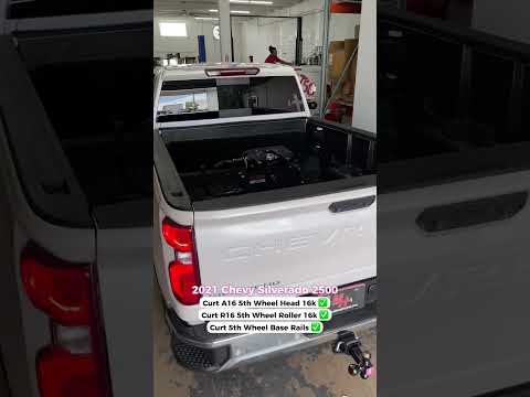 2021 Chevy Silverado 2500 with Curt A16 5th Wheel