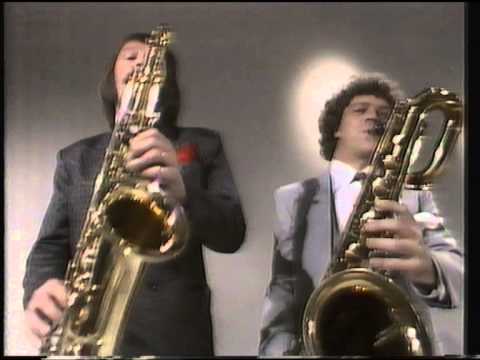 B A Robertson & Maggie Bell   Hold Me (Swap Shop performance 1981)