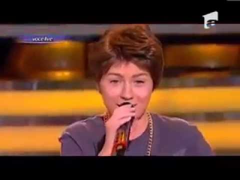 Jo ( Ioana Anuța ) se transforma in Leo Rodriguez - "Bara Bara Bere Bere"  - Te cunosc de undeva