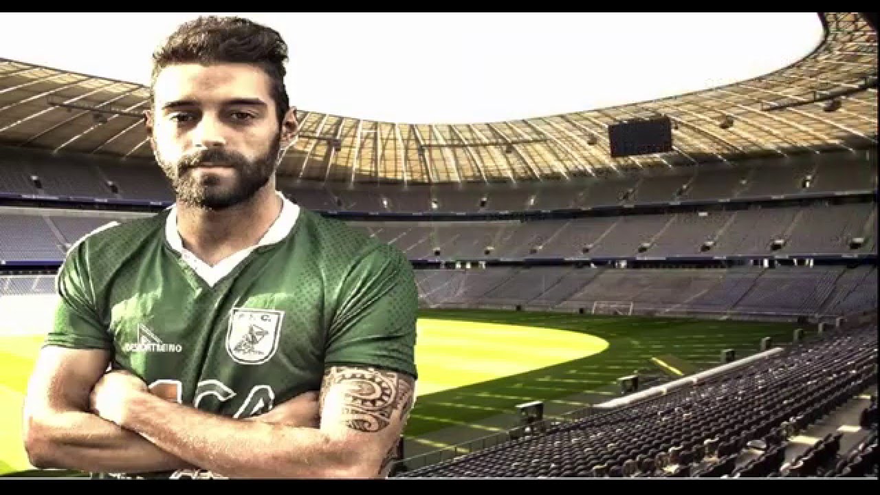 Moments Diogo Batista(LWB) Football Player 