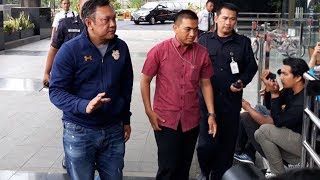 Kenakan Celana Jeans dan Sneakers, Bupati Pakpak Bharat Tiba di KPK