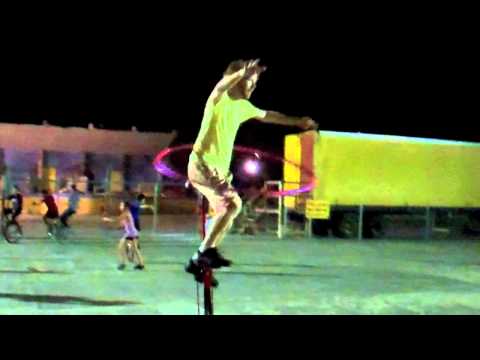 Brooklyn Juggler: Hula hula en jirafa