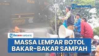Demo Setahun Prabowo-Gibran, Mahasiswa Lempar Botol hingga Bakar Sampah di Depan Barikade Polisi