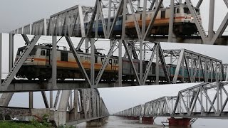 preview picture of video '6 in 1 Trains Compilation || Humsafar, Intercity, Freight over Flooded Ghaghra River'