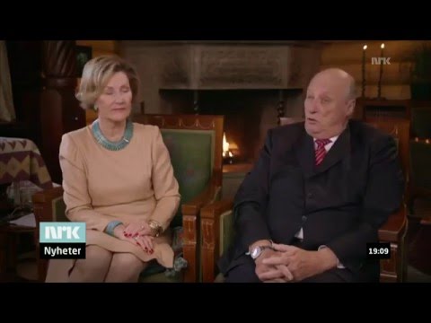 H M Kong Harald like folkelig som sin far - Dronning Sonja holder masken