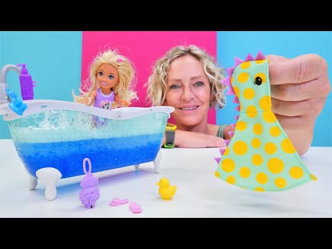 Puppen Video mit Barbie auf Deutsch. Evi will nicht Baden. Neues Bade-Set von Nicole.
