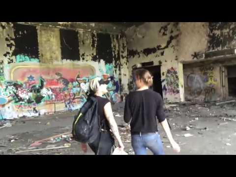 Wir erforschen die Ruine einer der Tanzstätten der 90er