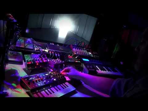 Halloweenowy wieczór z Korg Volca Bass, Volca FM, Arturia Microfreak i Akai MPX8.