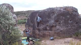 Video thumbnail of Problem 1 (Boulder 5, Universitat), 5+. El Cogul