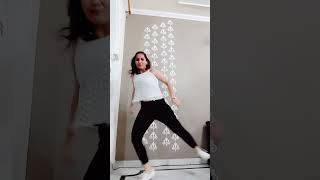 Download lagu Love Mera Hit Hit | Billu | Sharukh Khan & Deepika Padukone | Urvashi Choreography | Youtube Shorts mp3