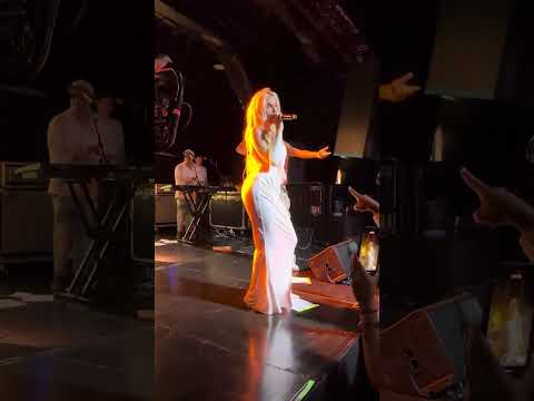 @ElenaRose @BozaMusic cantando Orion en vivo por primera vez