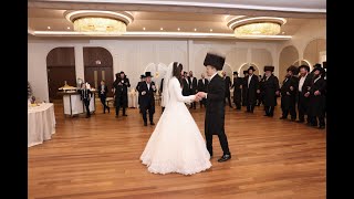 Lipa Schmeltzer Badchen English Mitzvah Tantz (Last Dance) ליפא שמעלצער בדחן לייבי און רויזי ברייער