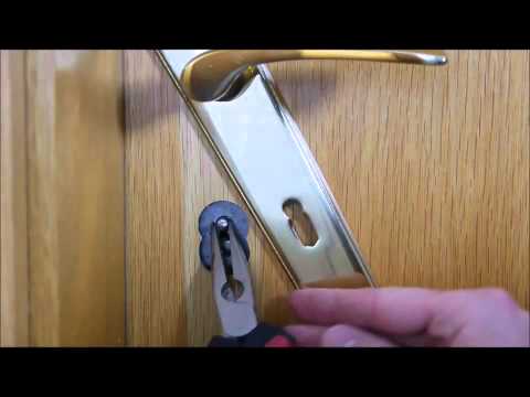 How to crack a room door and open it FULL HD