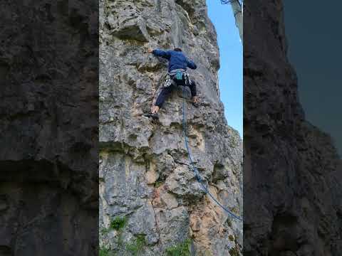 Naivete 6a+ lead sport climb at Faleza Zenovia Șuncuiuș