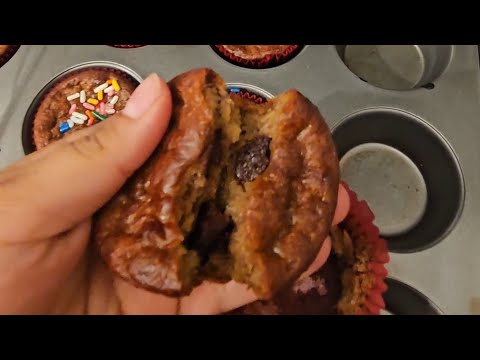 Flourless Chocolate Chip Muffins