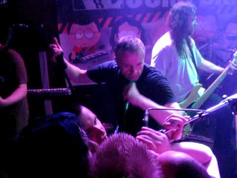 osmi dan u dangubi - let the bodies hit the floor