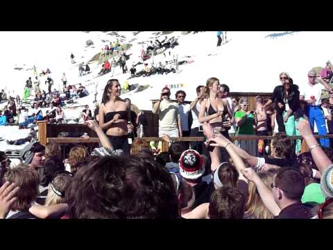 Champagne @ La Folie Douche!