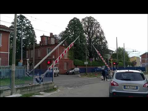 Passaggio a livello a Nole, parte 2. Railway crossing in Nole, part 2. Bahnubergang in Nole, teil 2.