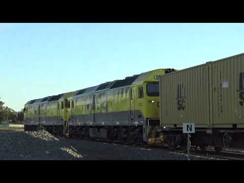 Qubes G532 & G521 with Special mixed Freight from Ultima arrive Korong Vale 3.5.2022
