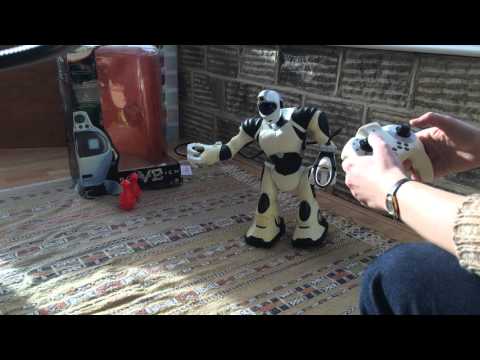 Wow Wee Robosapien V2