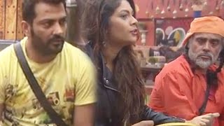 Bigg Boss 10: Manveer, Manu Punjabi And Lopamudra Raut Pull OM Swami's Leg And How!