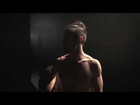 Moonlight Handbalancing Act